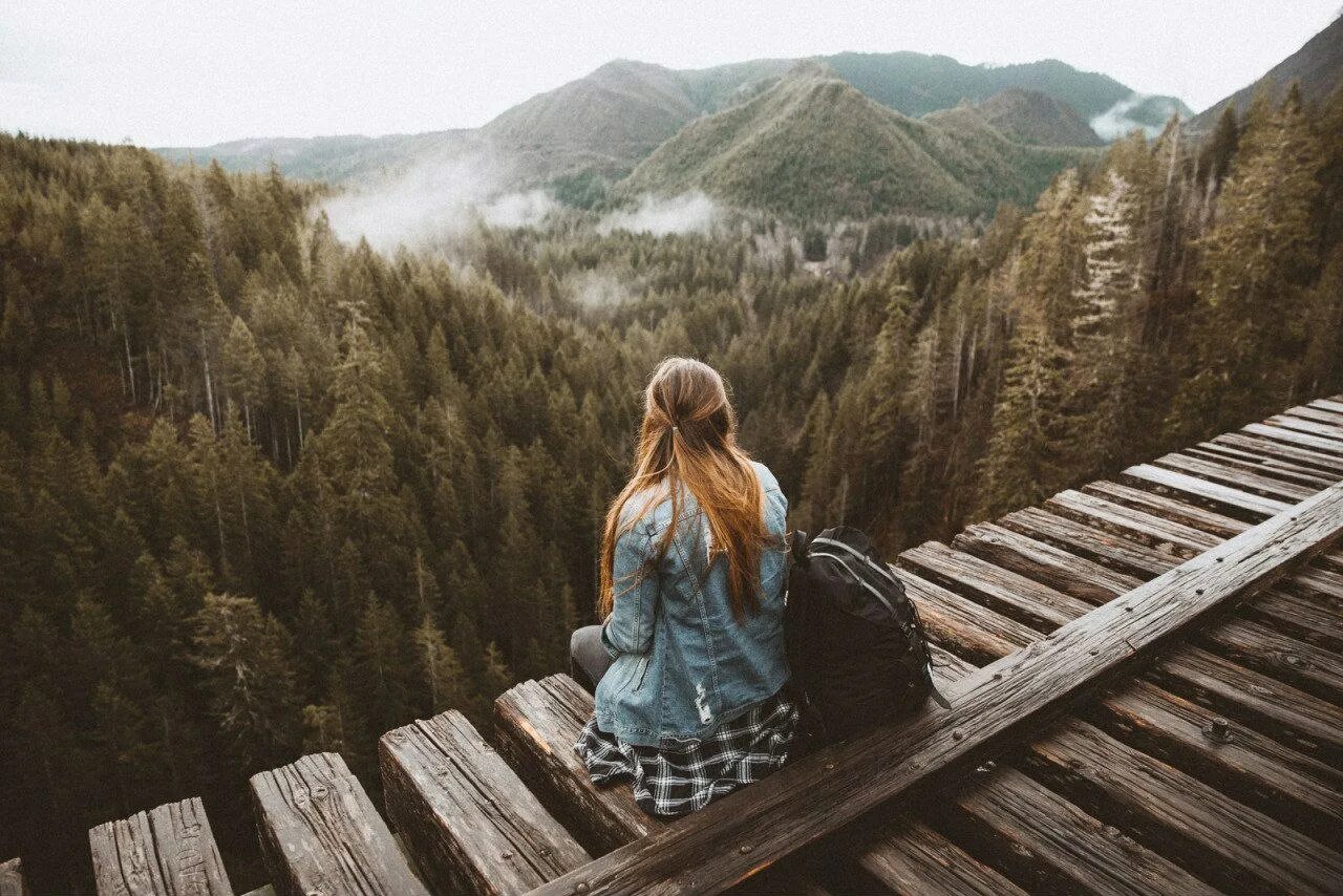 Девушка тишина. Жизнь на паузе. Оглядываясь назад. Жизнь фото.