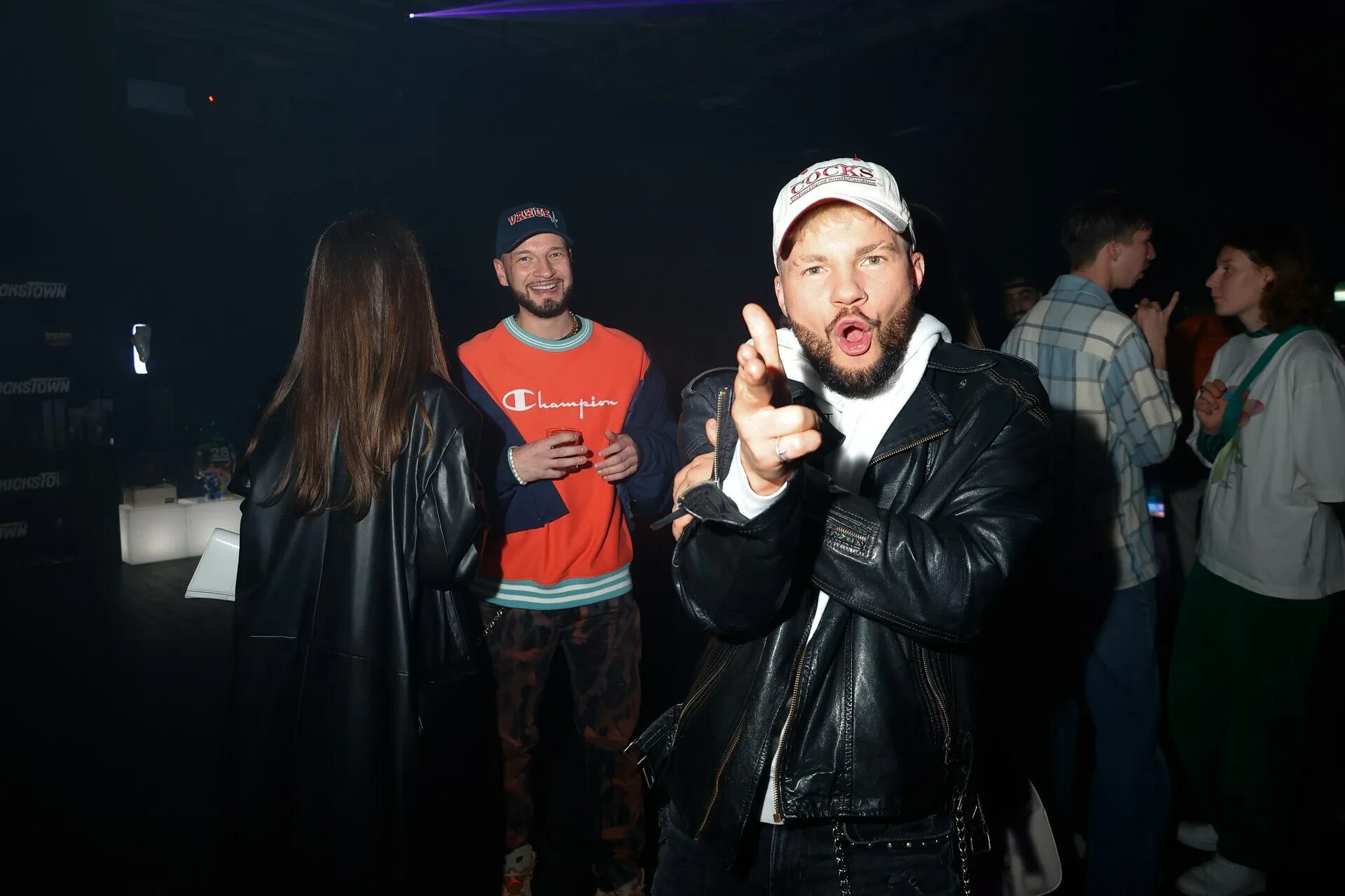 Геймификация магазин кроссовок. Msc. Kicks town магазин. Линтон таун футбольный клуб. Kickstown.