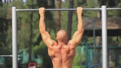 Головач подтягивается