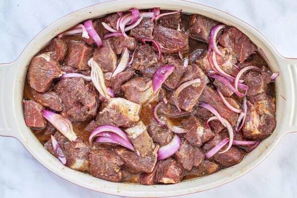 Как замариновать говядину для шашлыка. Говяжий шашлык маринад. кусковой шашлык маринованный. шашлык кусковой мариновать. маринад для шашлыка из ткемали.