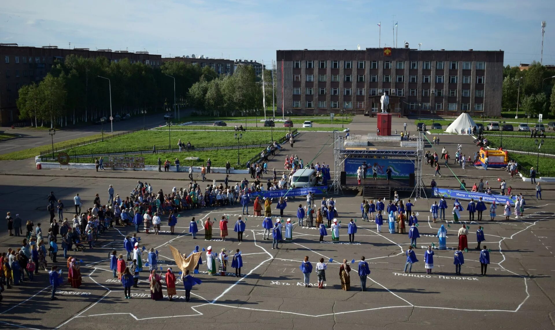 Инта площадь города. Инта Республика Коми. Республика Коми Инта население. Город Инта Республика Коми Центральная площадь. Инта отзывы