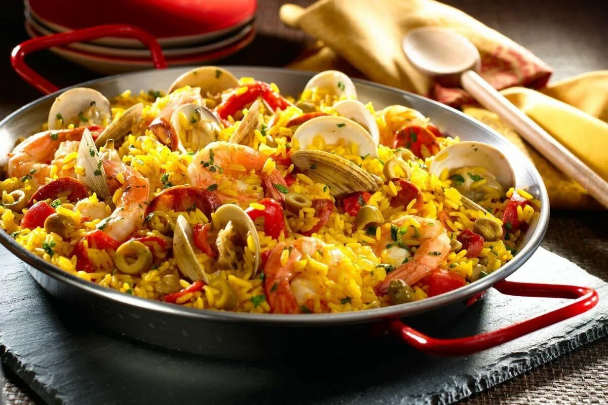 Паэлья кухня. Паэлья валенсиана. паэлья по валенсийски. паэлью валенсия. испанская паэлья.