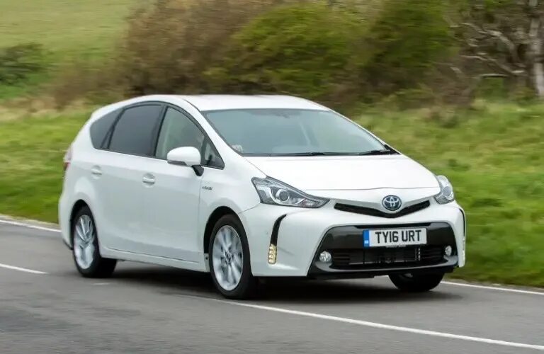 Гибрид купить минск. Toyota Prius 70. Toyota Prius Plus 2021. Тойота Приус Альфа гибрид. Тойота Приус 7.