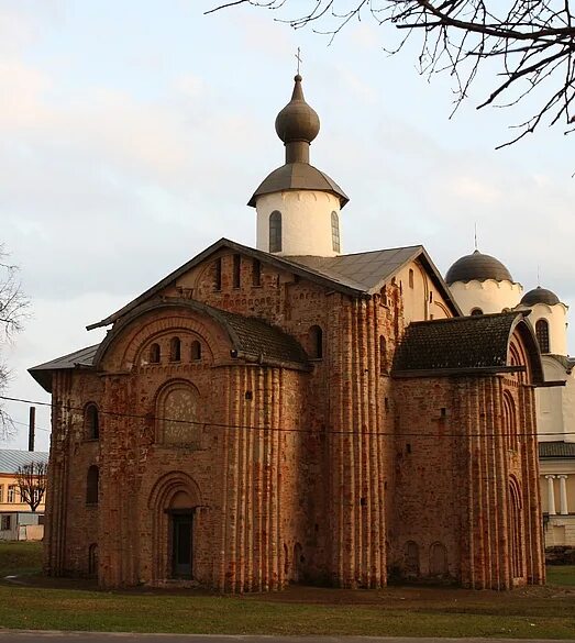 Церковь Параскевы пятницы в Новгороде. Церковь Параскевы пятницы на Ярославском Дворище. Церковь Параскевы пятницы на торгу в Новгороде. Церковь Параскевы-пятницы на торгу Великий Новгород 12 век.