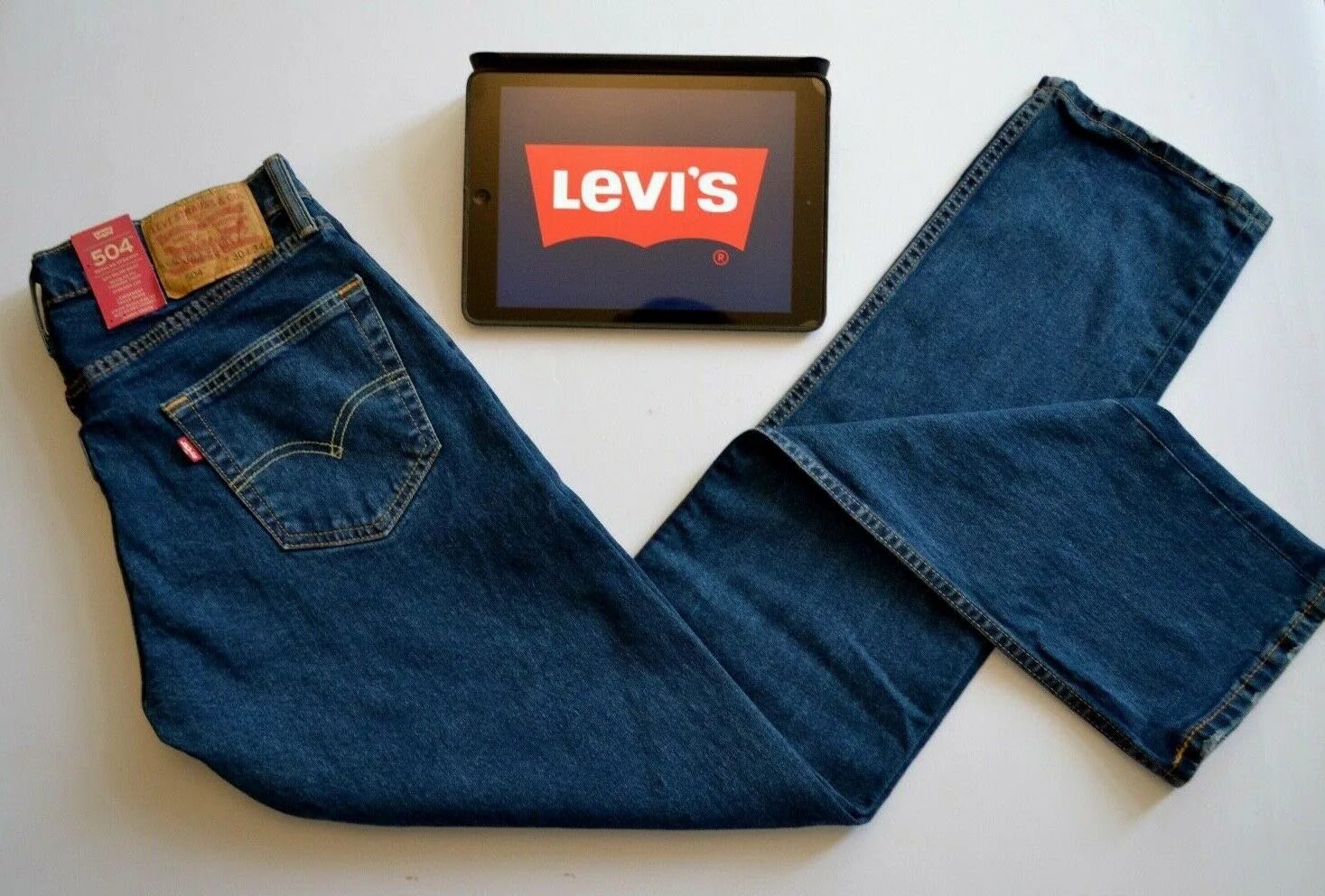 Лев ис. Леви Страусс джинсы. Levis 590. Деним левайс. Левайс 2023.