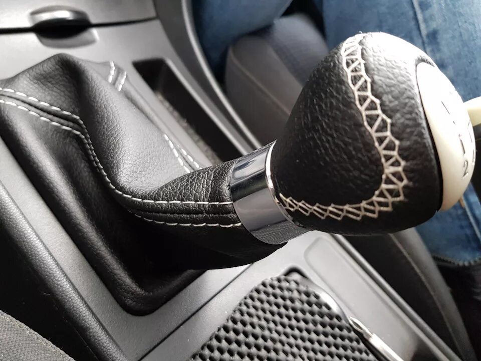 Перетяжка ручки кпп. Ручка акпп octavia a5 перешив. ручка акпп мазда 3 перешив. перешив ручки кпп кожей. перешив ручки кпп tiguan.
