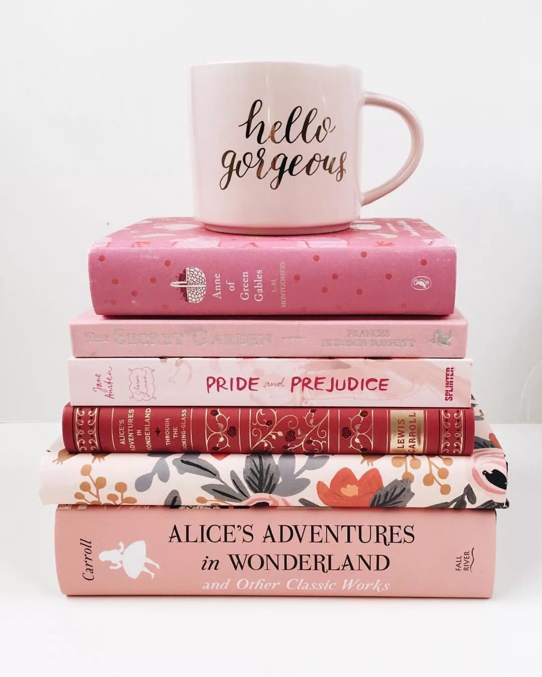 Розовая книга читать. Розовая книга. Книга розового цвета. Книга с розовой обложкой. Нежные книги.