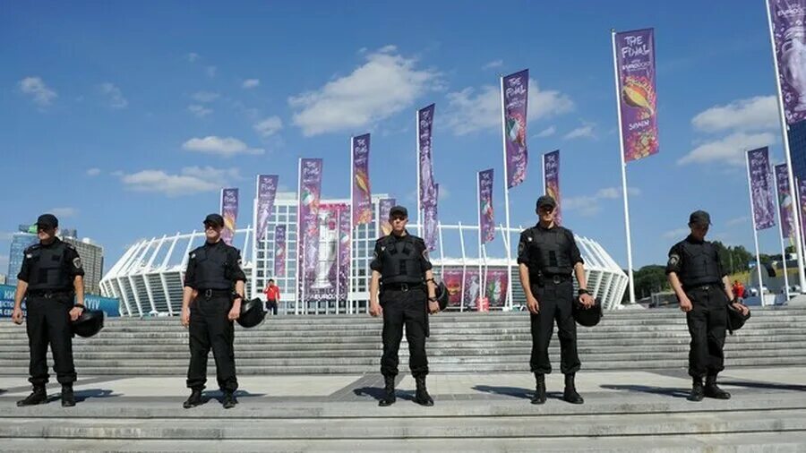 Полиция стадион. Охрана общественного порядка. Охрана на стадионе. Охрана общественного порядка при проведении массовых мероприятий. Охрана спортивных мероприятий.