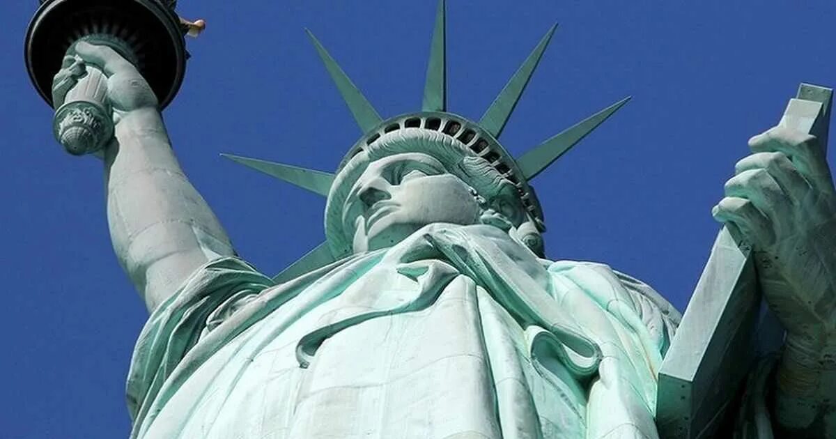 Статуя отдам. Обои на айфон статуя свободы нью-йорк. Чичен-ица статую свободы. Статуя отдам. Лабуле эдуард статуя свободы.