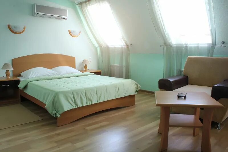 Отель седьмое небо астрахань. Коммунистическая астрахань седьмое небо. Гостиница 7 небо астрахань. Гостиница центр астрахань. Гостиница 7 небо астрахань.