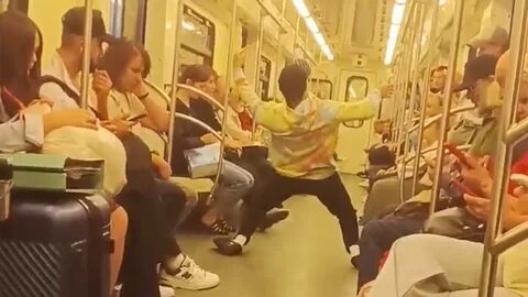 Метро попали
