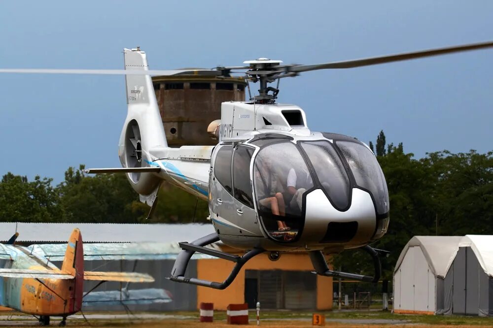 Джетор т2. Вертолет Eurocopter ec130 t2. Eurocopter ЕС-130 т2. Eurocopter ec130 кабина. Вертолет Eurocopter 120b.