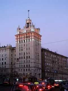 Дом со сквером