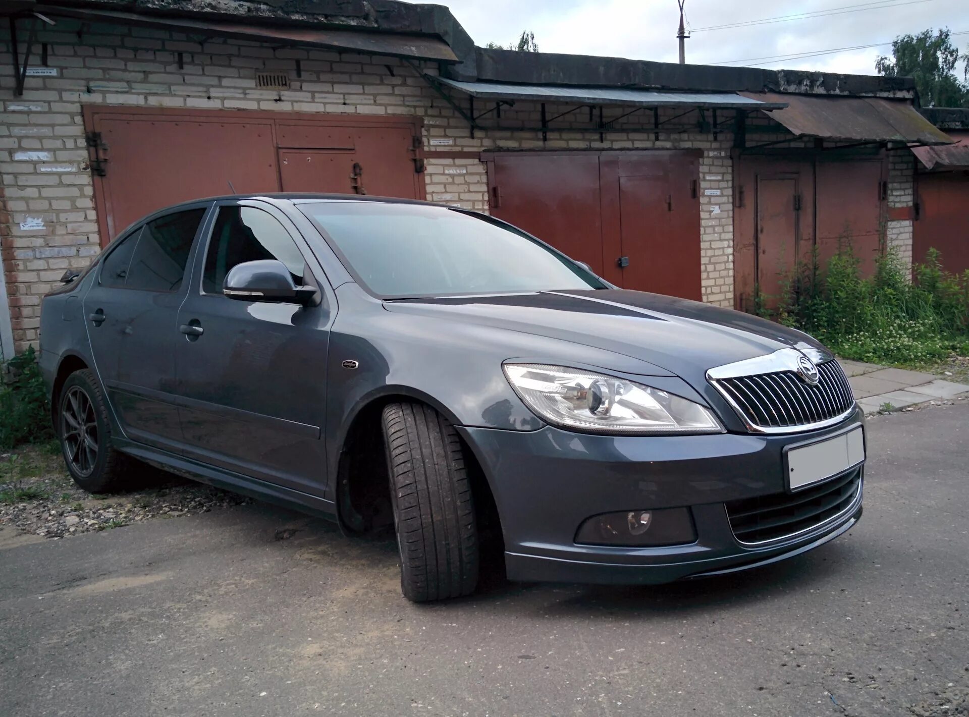 Резиновая губа Octavia a5 FL. Skoda Octavia a5 губа. Губа Skoda Octavia a5 RS. Octavia RS a5 губа. Бампер octavia a5