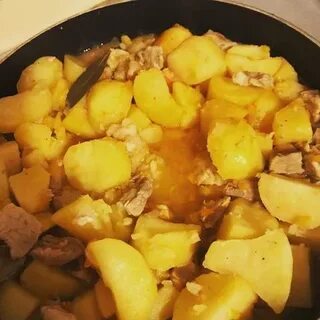 Тушеная картошка со свининой сколько калорий