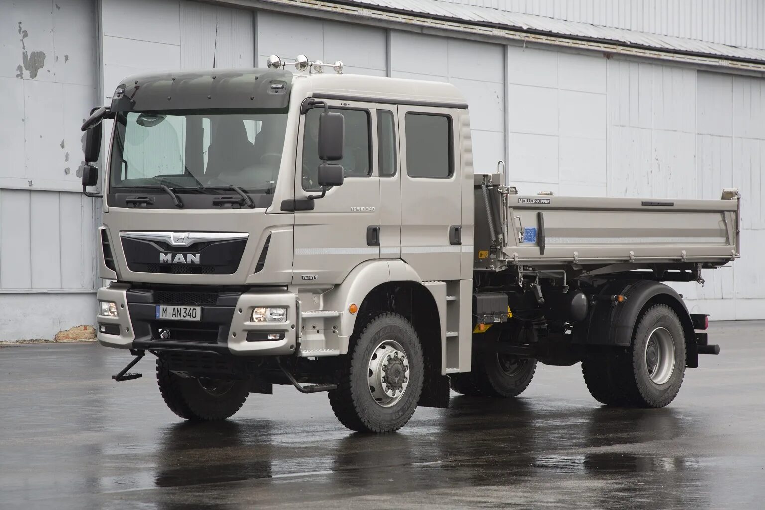 Tgm macro. Ман тгм 4х4. man tgm 4x4 с двойной кабиной. ман tgm самосвал. ман 4х4 шасси.