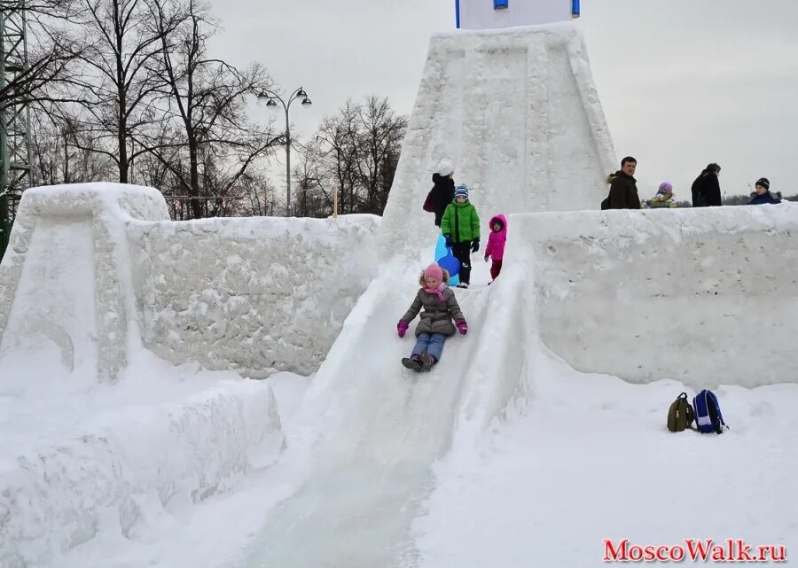 Парк вднх ледяные горки. Ледяные горки. Если горки в г. Русские горки тверь гришкино. Большая ледяная горка.