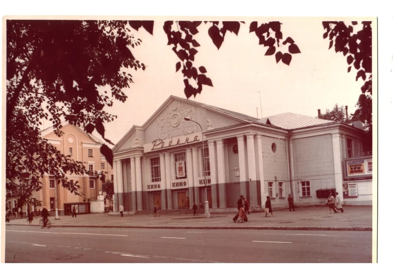 Северодвинск до 1957 года 9 букв. Кинотеатр Родина Северодвинск. Старый драмтеатр Северодвинск. Северодвинск старый город Ленина. Северодвинск 1990.