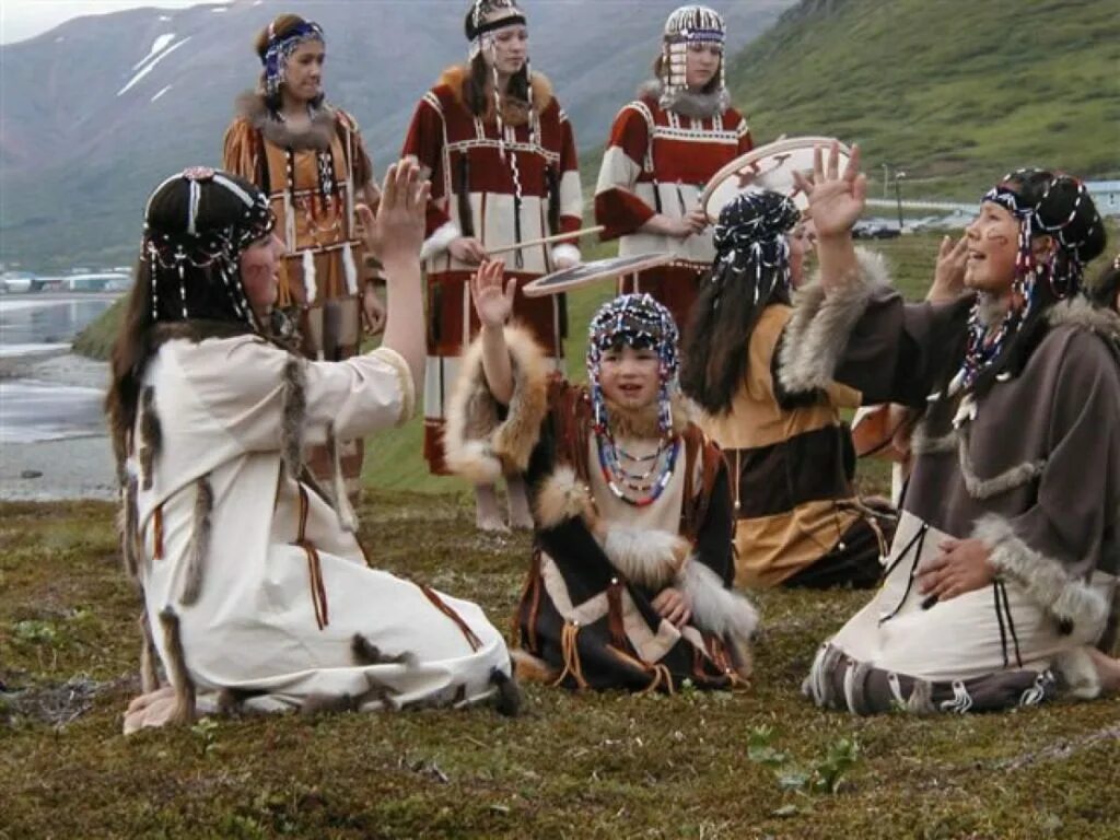 Жители Аляски алеуты. Коренные народы Камчатки алеуты. Алеуты Северной Америки. Эскимосы и алеуты.