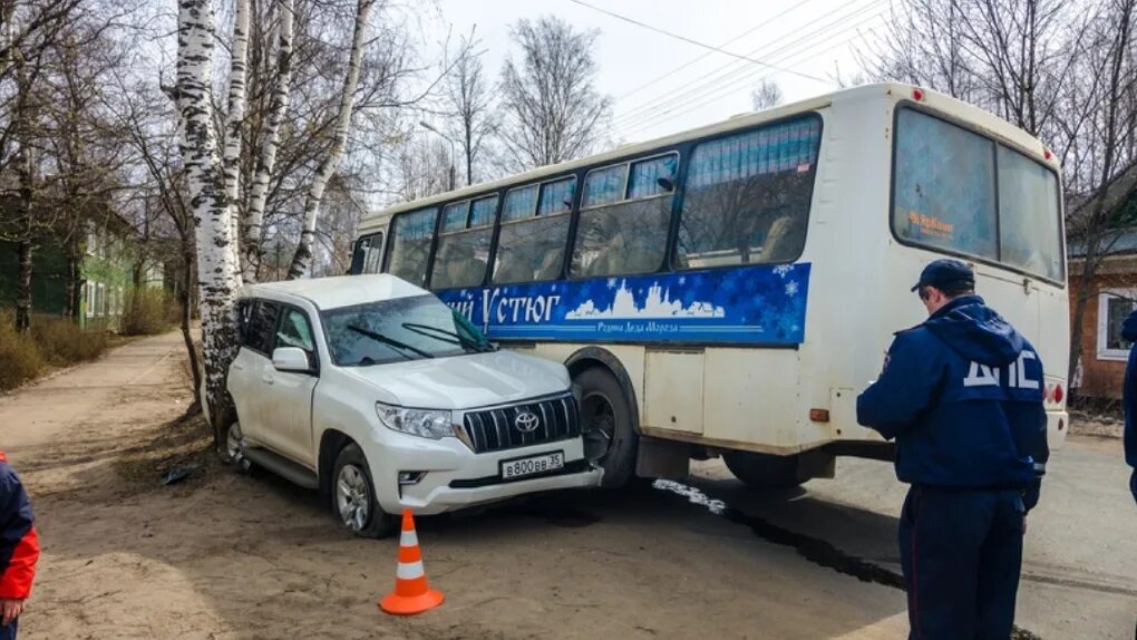 Подслушано в устюге в контакте. Автобусы Великий Устюг. Происшествия в Великом Устюге. ДТП полиция Великий Устюг.