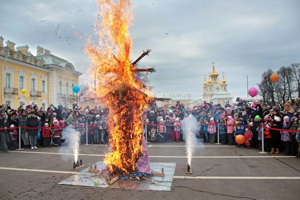 Праздник в Петергофе Масленица. Масленица в Петергофе 2022. Масленица в Питере. Масленица на площади.