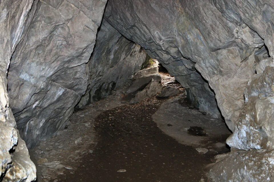 Тавдинские пещеры в горном алтае. Большой бузулук пещера. Большая тавдинская пещера алтай. Тавдинские пещеры относят к числу. Тавдинские пещеры карстовая арка.