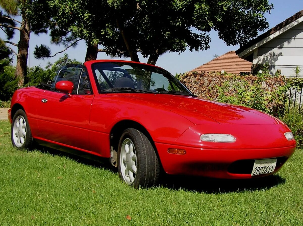 Мазда 1990 года. Mazda mx5 Miata 1990. Mazda MX-5 1990. Mazda MX 5 Roadster 1990. Мазда Миата 1990.