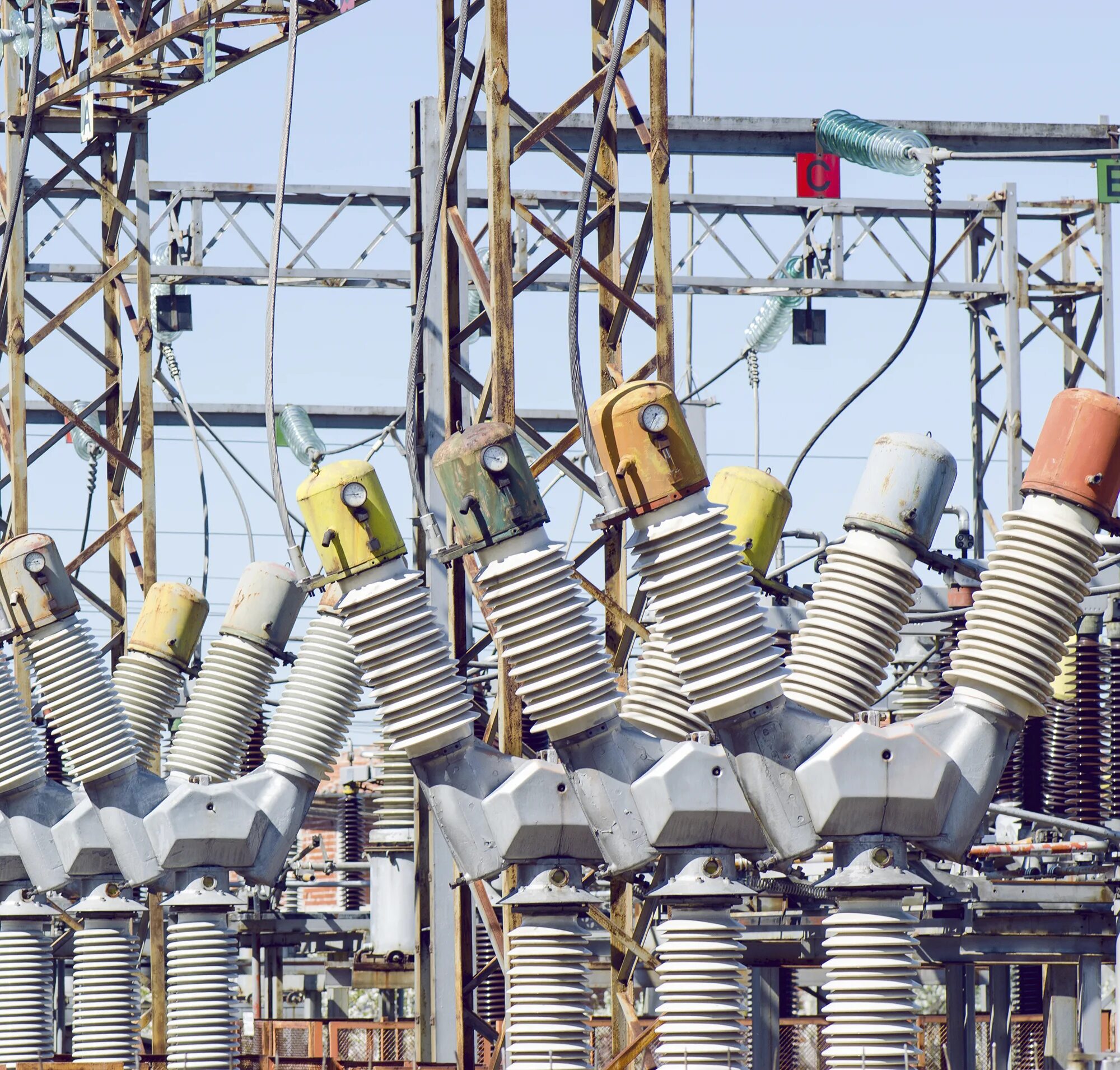 High voltage power. Electrical industry. Верхние губки Электроэнергетика фото.