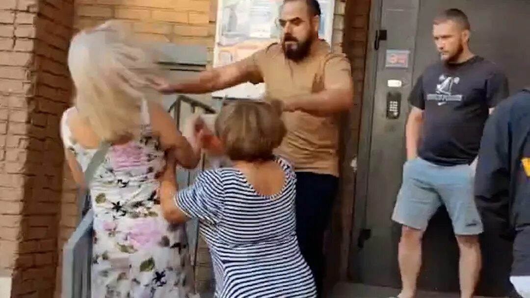 Избили армянскую девочку в школе