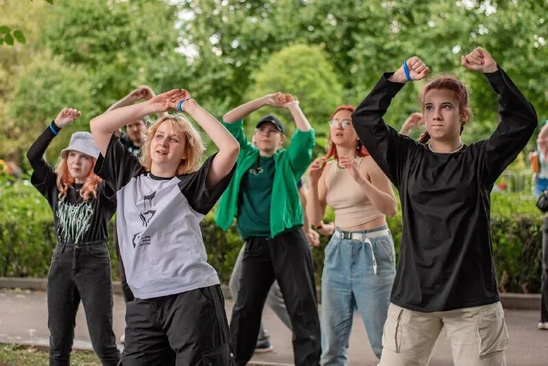 клуб молодежь. московская молодежь. мода молодежи в москве. крутая молодежь москвы. крутая молодежь москвы.