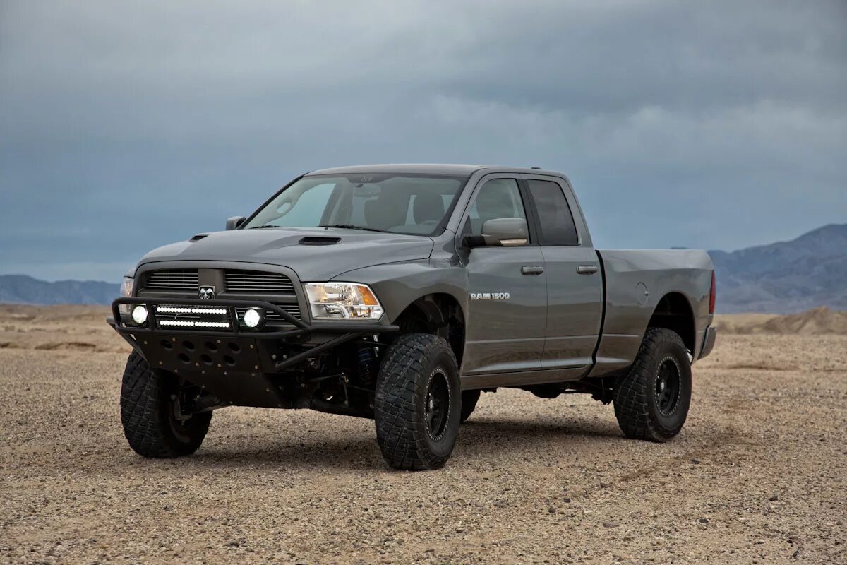 Ran ram. Dodge Ram Runner. Dodge Ram Raptor. Dodge Ram Раптор. Dodge Ram и Ford Raptor.