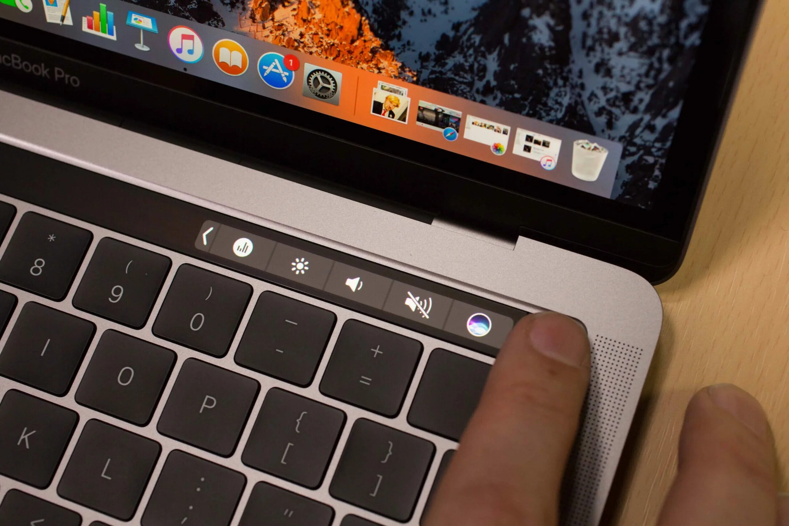Ошибки macbook. Macbook 2025 touch bar. макбук эппл с сенсорной панелью. что такое тач бар на макбуке. macbook pro m1 тачбар.