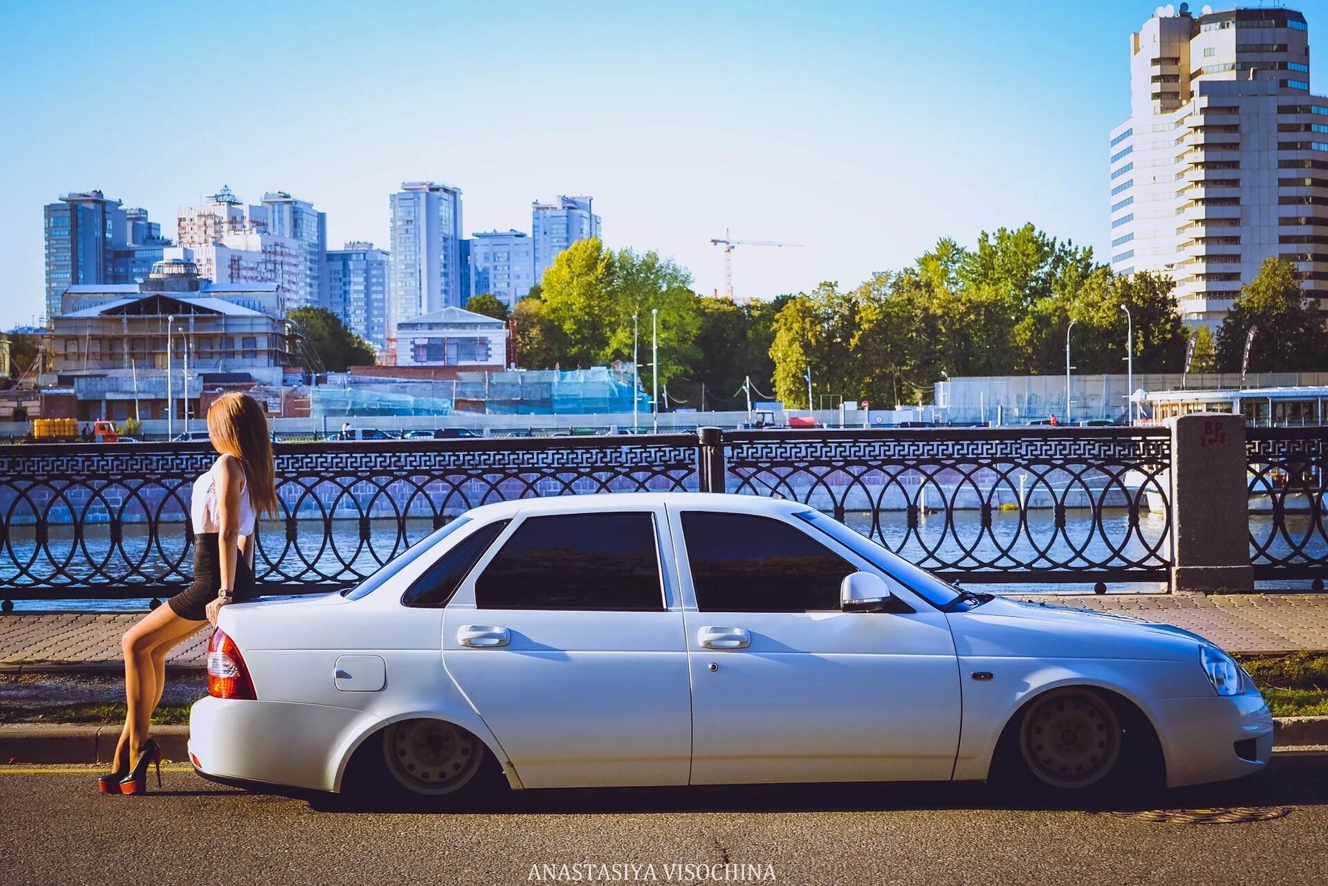 Лады приоры бпан. Lada priora заниженная 102. приора -140 занижение. заниженная приора хэтчбек. приора бпан.