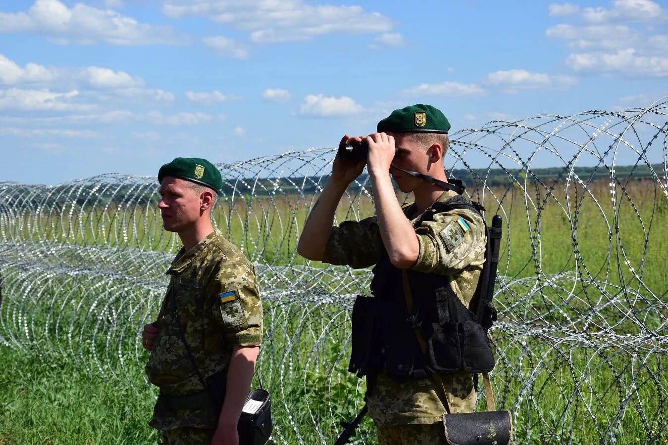 Работает граница украины. Пограничники Украины. Пограничник на границе. Государственная граница Украины. Украинские пограничники.