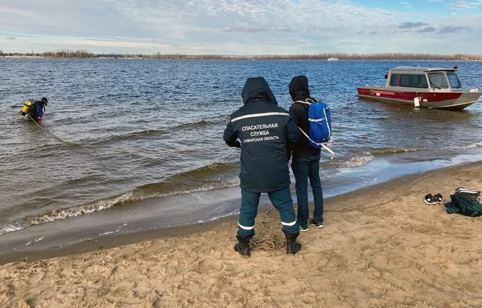 На Волге утонула женщина. Трупы утопленников в Волге. Спасатели Самара на набережной. Утонул на дону