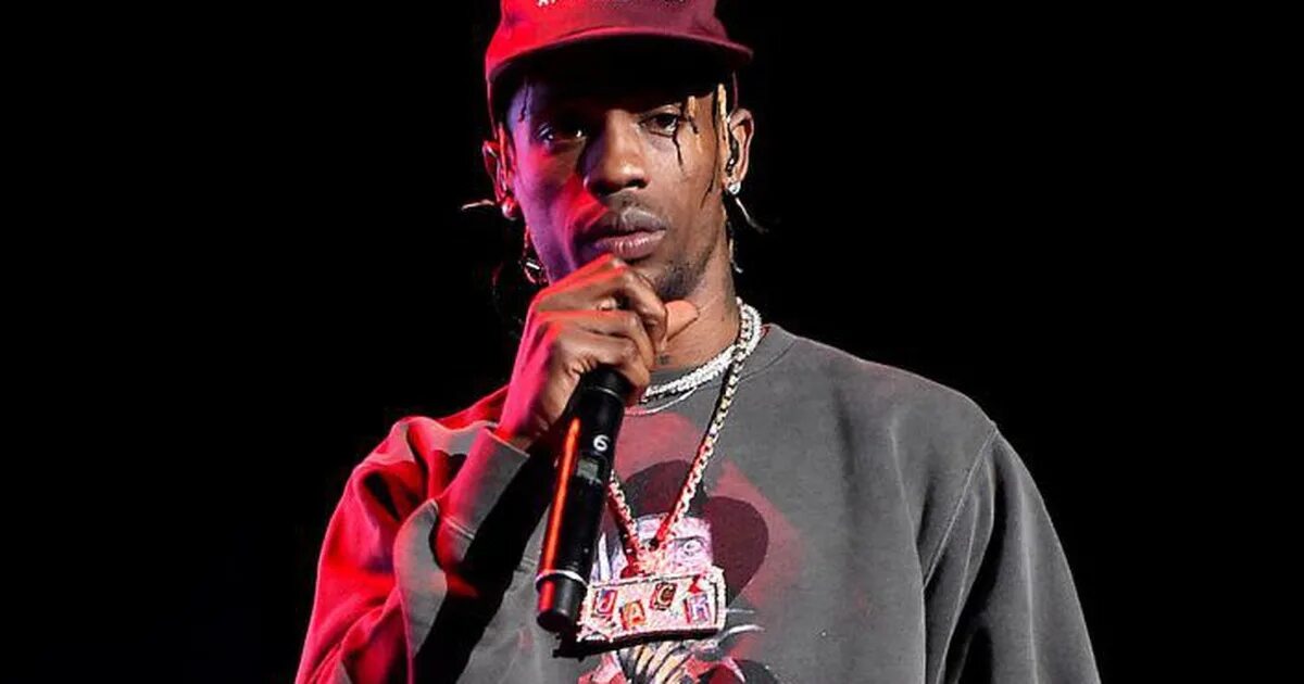 Рэпер эминем. Рэпер эминем. Рэпер с микрофоном. Travis scott. Гио пика синий трактор.