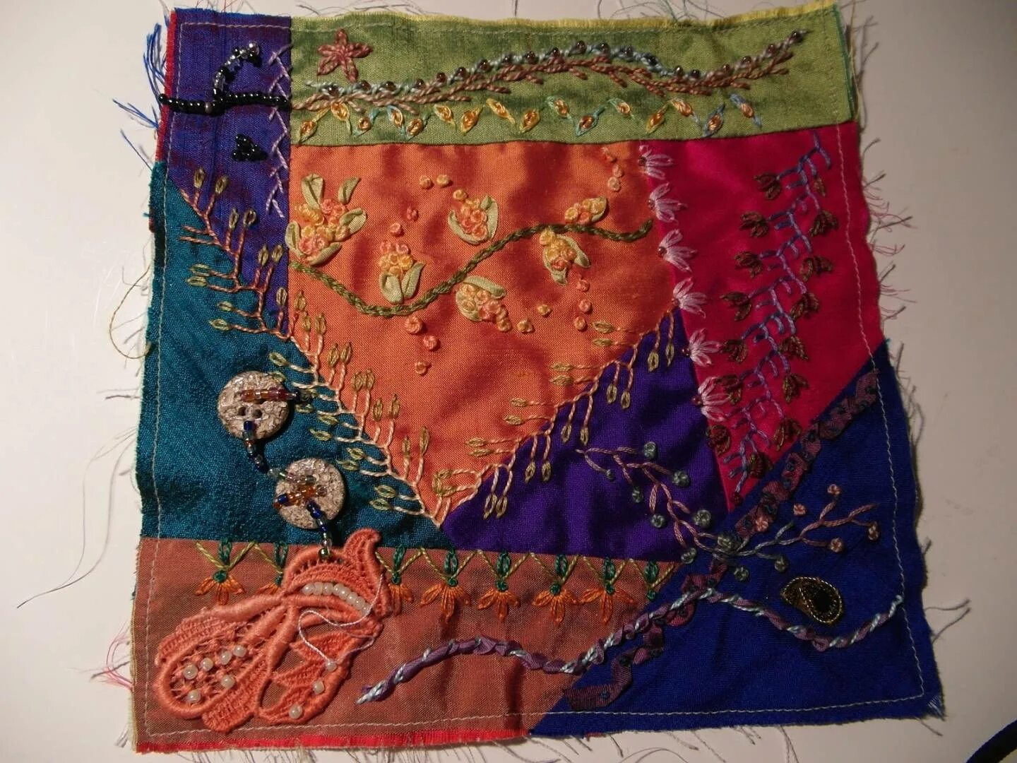 Мастер классы геллы чара. «crazy patchwork» (крэйзи-пэчворк). техника крейзи-квилт из джинс. гела чара техника лоскутного шитья.