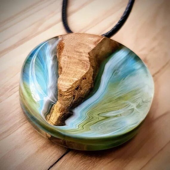 Подставка из эпоксидной смолы своими руками. Epoxy resin art бижутерия. украшения из эпоксидной смолы. кулоны из эпоксидной смолы. украшения из эпоксидной смолы и дерева.