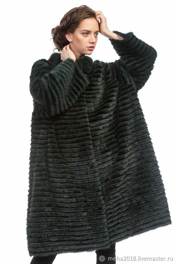 Норка на трикотаже. Шуба соболь снежная королева. Основа шубы. Пальто из вязаной норки. Шуба на вешалке.