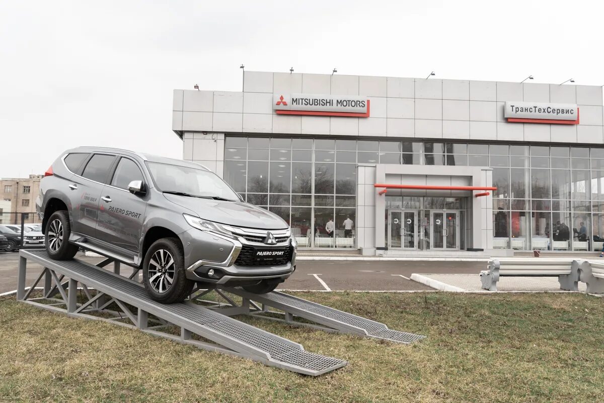 Автосалон Mitsubishi в Оренбурге. Автосалон Ниссан в Оренбурге. Каскад авто автосалон Оренбург. Автосалон Оренбург ноавямашина тойтаета. Купить мицубиси оренбург