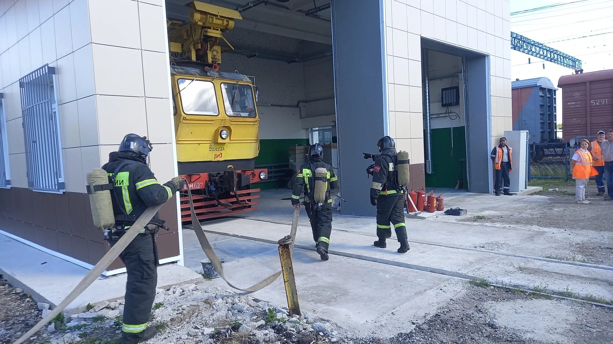 Харовск пожарная часть. МЧС Харовск. Учения в Харовске. Пожарно тактические учения по Республике Крым.