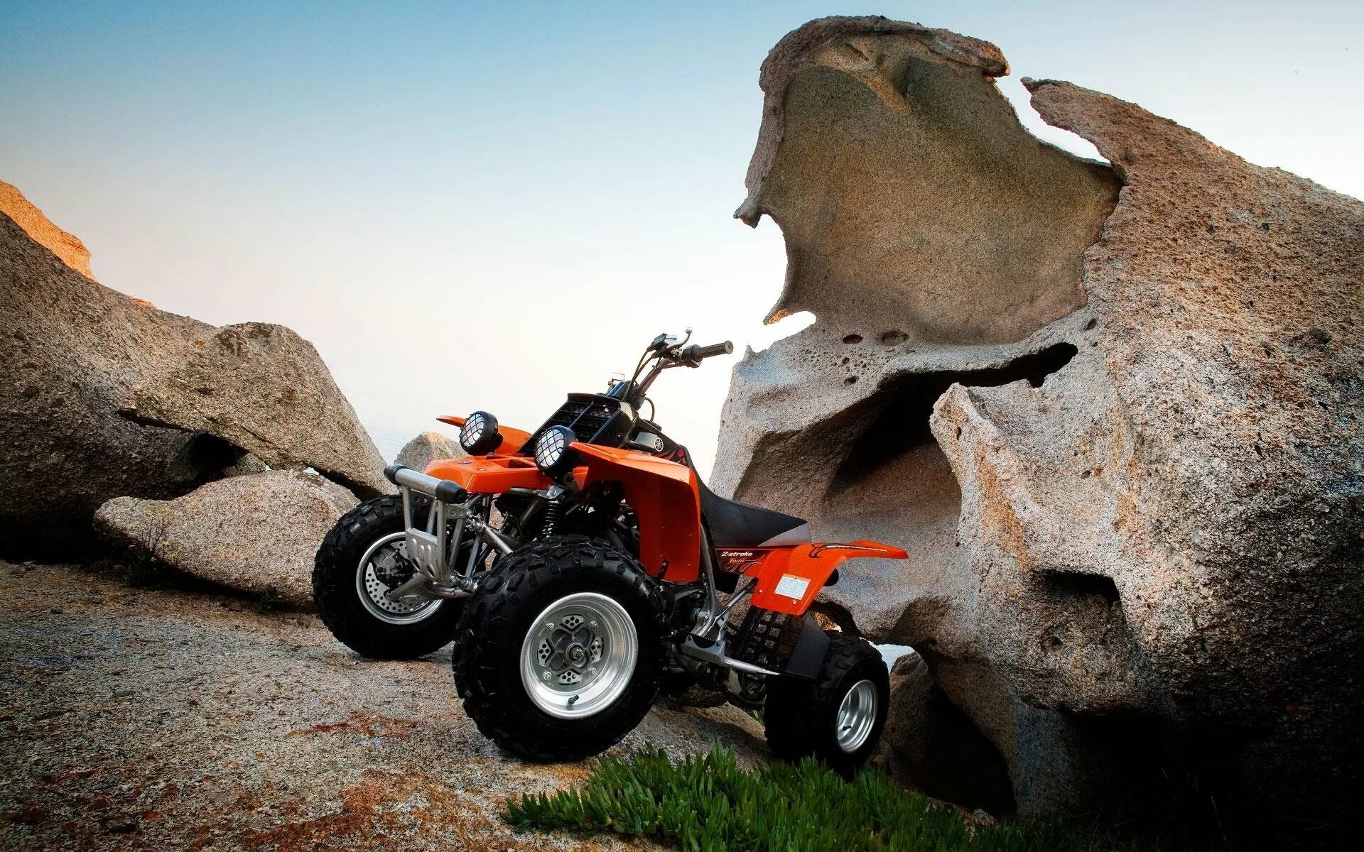 Формате квадро. Yamaha banshee 350cc. yamaha banshee 350. квадроцикл yamaha yfz 350. атв 350 квадроцикл.