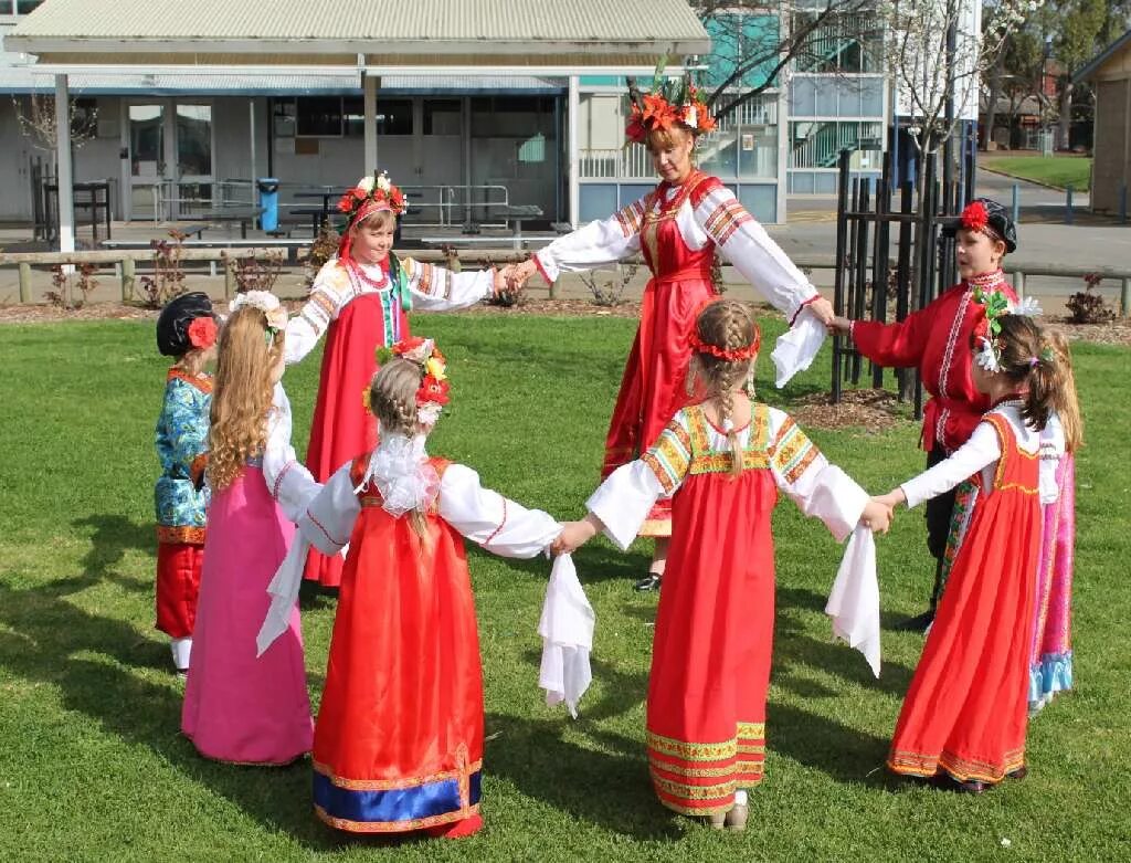 хоровод. хоровод детей. хоровод. русский народный хоровод. хоровод в национальных костюмах.