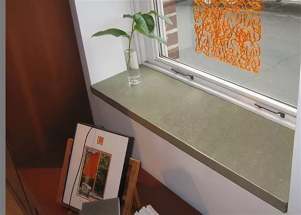 Подоконник вровень со стеной. В ровень со стеной. Ровный подоконник. Пластиковый подоконник вровень со стеной. Двери инвизибл 2000/2100.