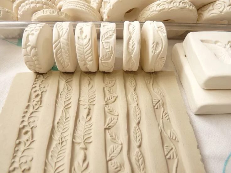 Техники декорирования изделий. Штампы для керамики. Оттиски для керамики. Декорирование керамики. Декорирование керамических изделий.