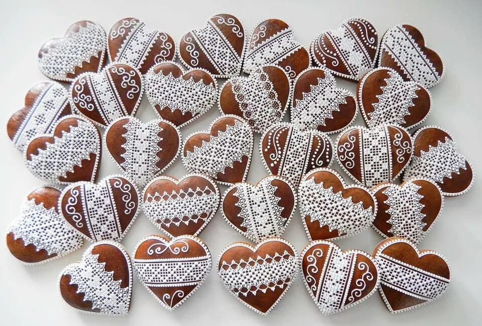 Имбирные пряники айсинг. Новогодние пряники с глазурью. Как делать глазурь для пряников имбирных. Глазурь для пряников. Красивые пряники с глазурью.