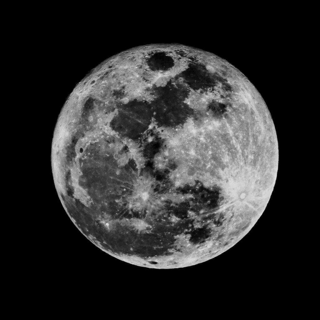 Moon black station. Луна. Луна черно белая. Черная Луна. Луна на черном фоне.