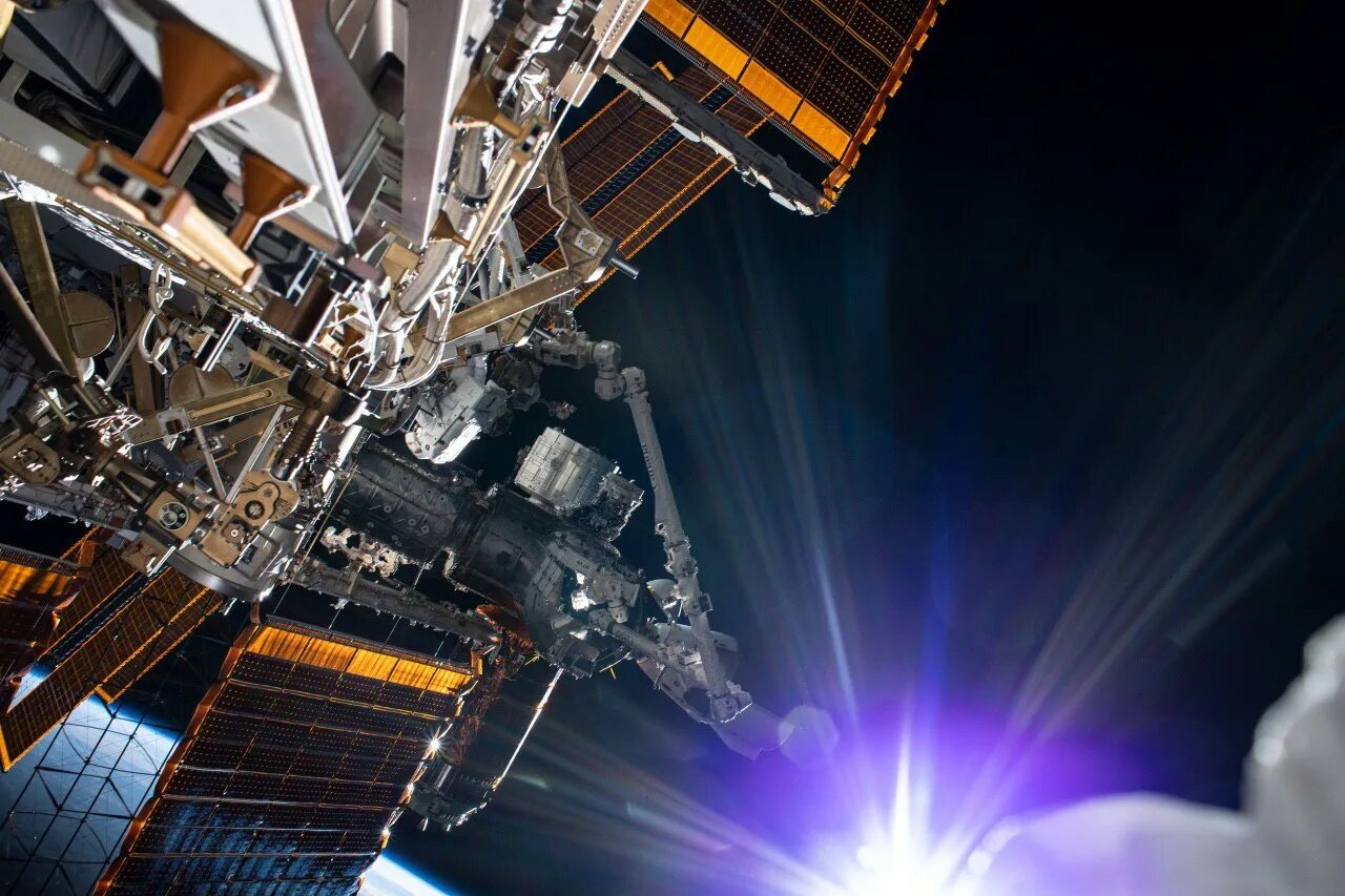 Сколько орбитальных станций в космосе. НАСА МКС. МКС 2020. МКС В космосе. Космические технологии.