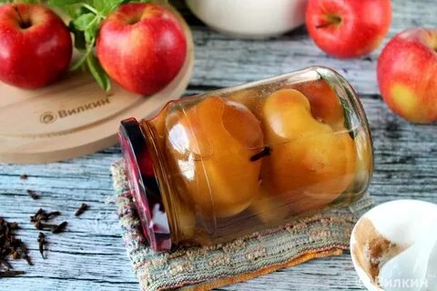 Яблоки целые в банке