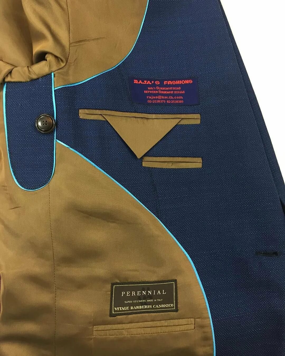 Внутренний карман на мужском пальто. Внутренний карман мужской. Подкладка мужского пиджака. Внутренний карман пиджака. Внутренний карман пиджака.